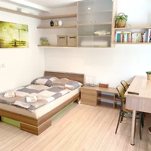 https://krasny-apartman-u-lesa-blizko-centra-a-bvv.brnohotels.org